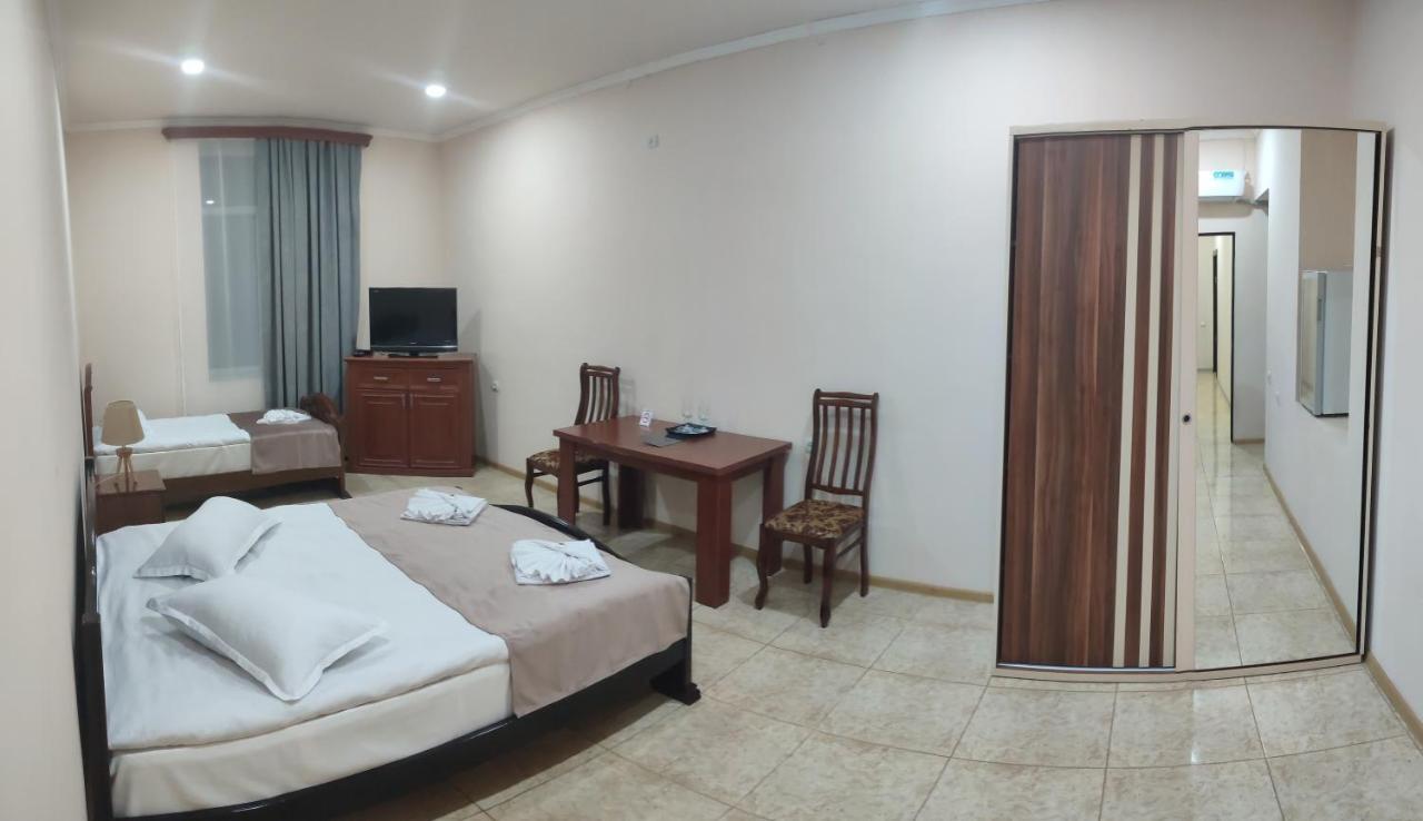Sweet Home Hotel Meghri Exterior photo
