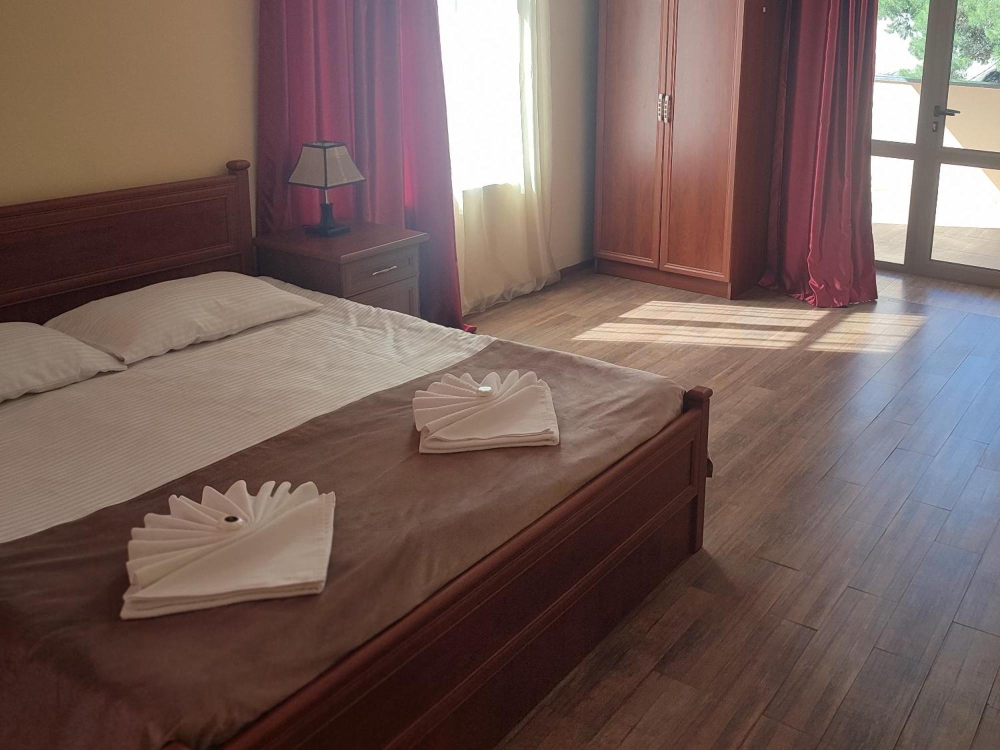 Sweet Home Hotel Meghri Exterior photo
